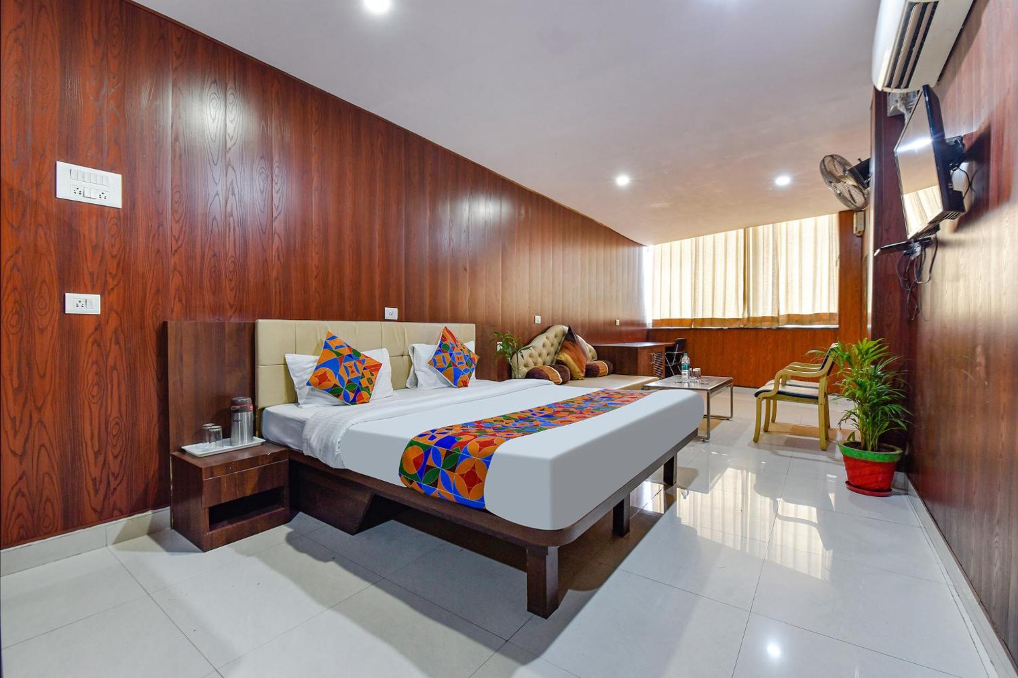 Hotel Vandana Palace コーター エクステリア 写真