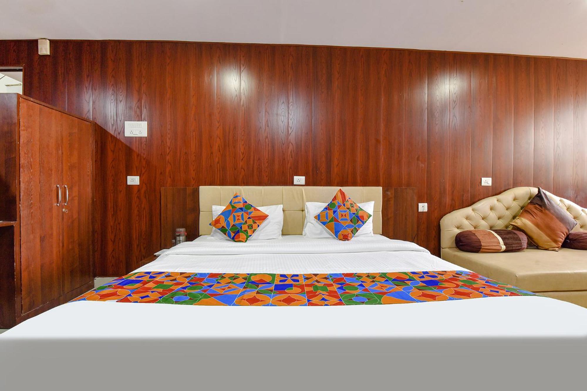 Hotel Vandana Palace コーター エクステリア 写真